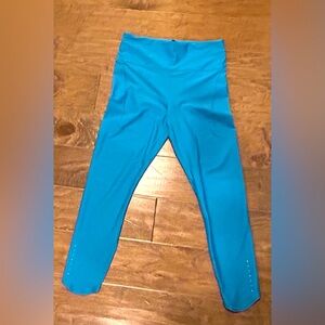 Athleta Pacesetter 7/8 Tight Legging - Medium